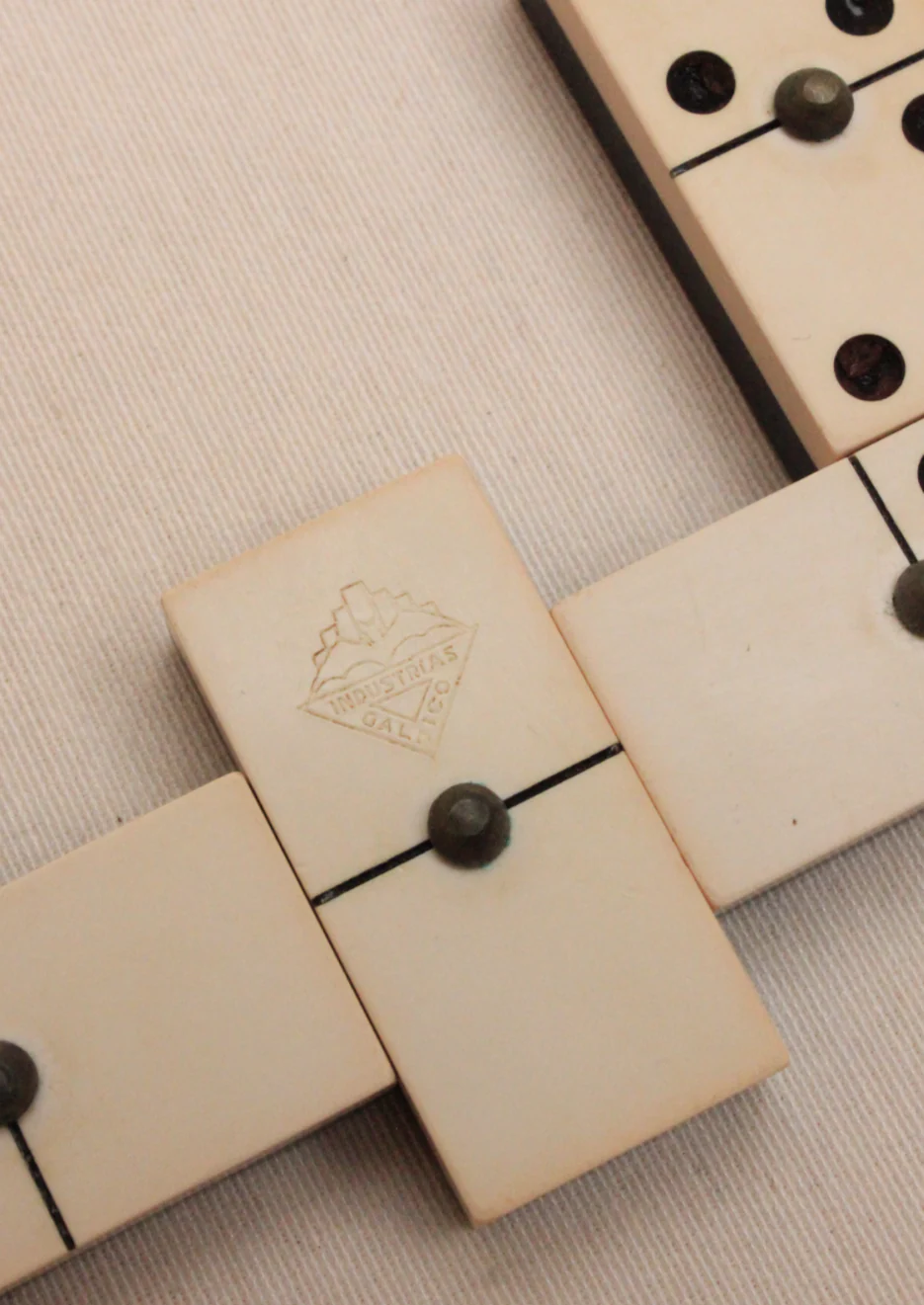 Chamelot Dominoes - Image 5