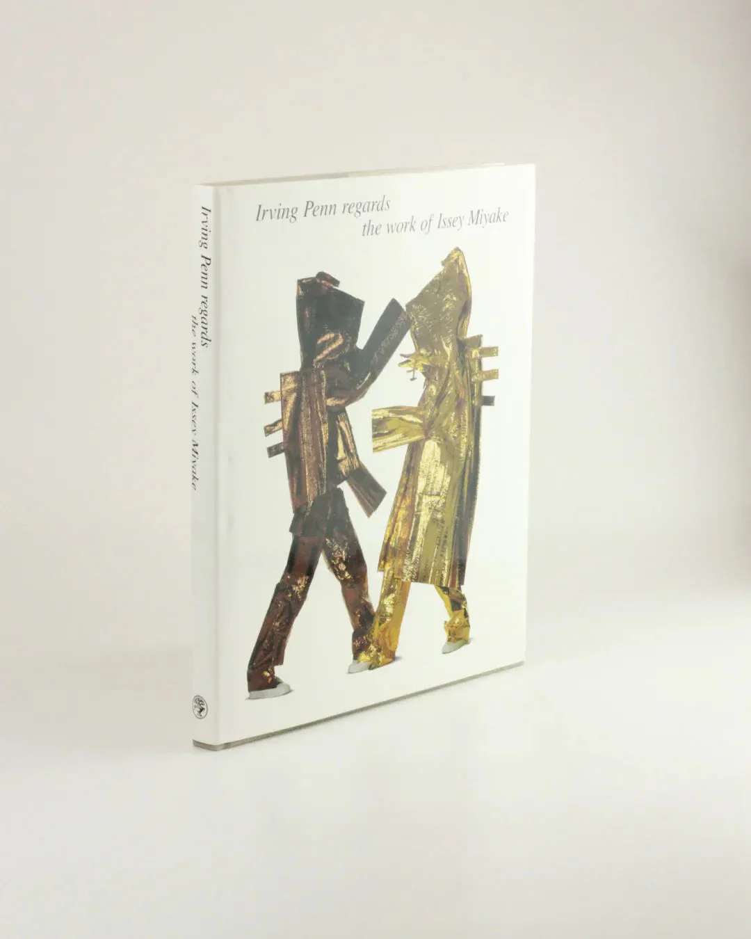 Irving Penn regards the work of Issey Miyake - Image 10