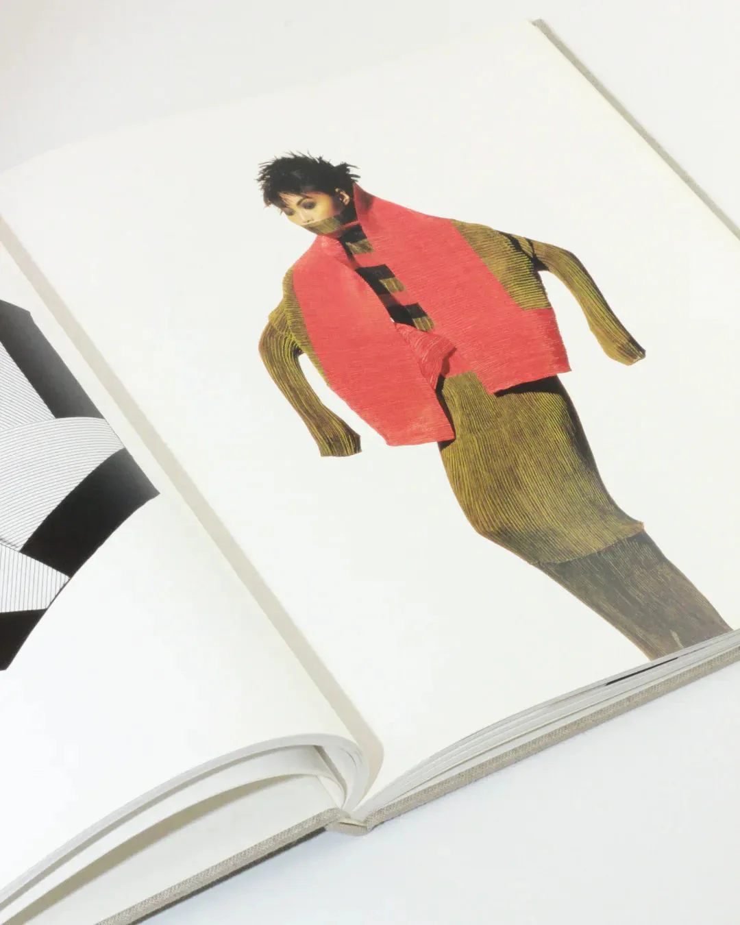 Irving Penn regards the work of Issey Miyake - Image 7